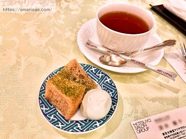 シフォンケーキと紅茶
